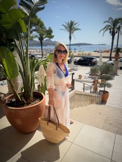 Laura Hamilton feet photo thumbnail