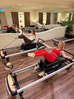 Laura Hamilton feet photo thumbnail