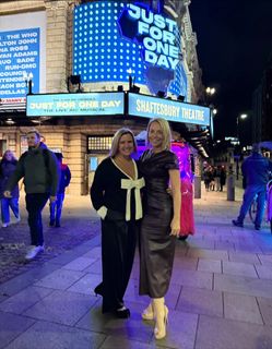 Laura Hamilton feet photo thumbnail