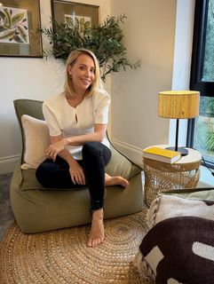Laura Hamilton feet photo 16