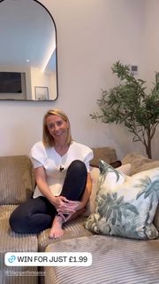 Laura Hamilton feet photo 13