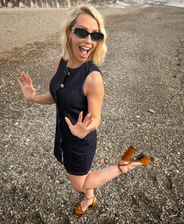 Laura Hamilton feet photo 4