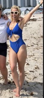 Laura Hamilton feet photo 8