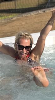 Laura Hamilton feet photo 3