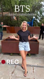 Laura Hamilton feet photo 13