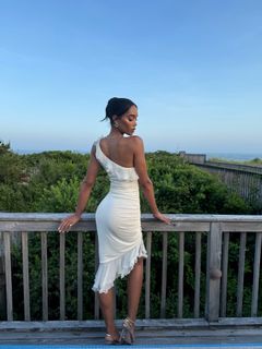 Laura Harrier feet photo 12