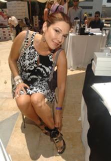 Laura Harring feet photo thumbnail