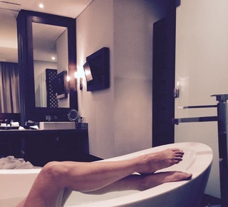 Laura Harring feet photo thumbnail