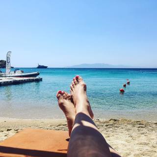 Laura Harring feet photo thumbnail