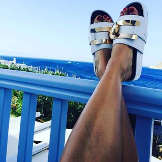 Laura Harring feet photo thumbnail