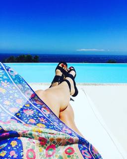 Laura Harring feet photo thumbnail