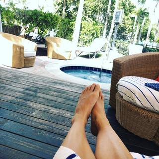 Laura Harring feet photo thumbnail