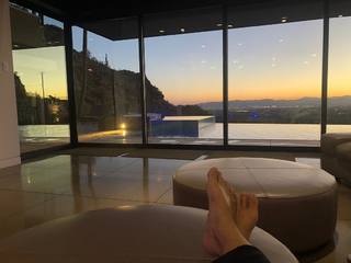 Laura Harring feet photo thumbnail