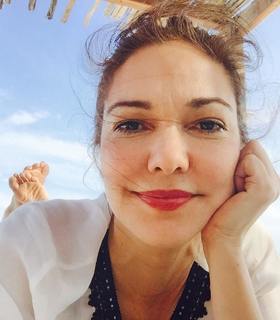 Laura Harring feet photo thumbnail