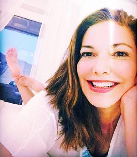 Laura Harring feet photo thumbnail
