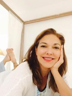Laura Harring feet photo thumbnail