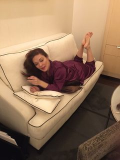 Laura Harring feet photo thumbnail