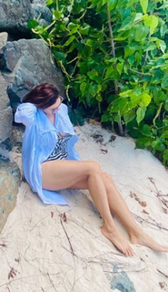 Laura Harring feet photo thumbnail