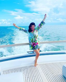 Laura Harring feet photo thumbnail