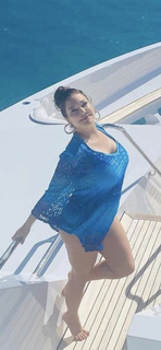 Laura Harring feet photo thumbnail