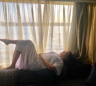 Laura Harring feet photo thumbnail