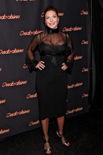 Laura Harring feet photo thumbnail