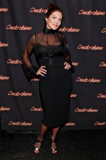 Laura Harring feet photo thumbnail