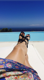 Laura Harring feet photo thumbnail