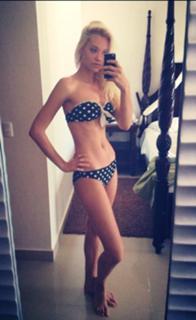 Laura James feet photo 9