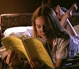 Laura Linney feet photo thumbnail
