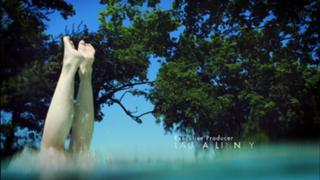 Laura Linney feet photo thumbnail