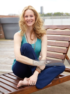 Laura Linney feet photo thumbnail