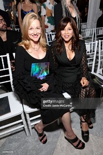 Laura Linney feet photo thumbnail