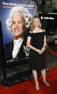 Laura Linney feet photo thumbnail