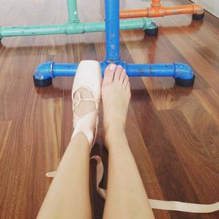Laura Londoño feet photo 9