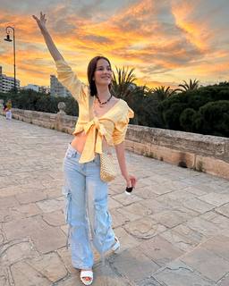 Laura Londoño feet photo 10