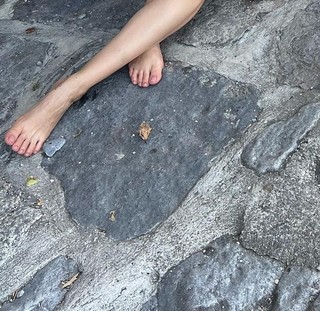 Laura Londoño feet photo 6