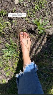 Laura Londoño feet photo 1