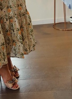 Laura Londoño feet photo 11