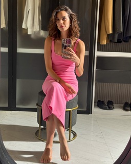 Laura Londoño feet photo 5