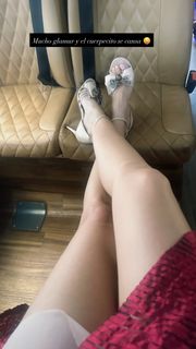 Laura Londoño feet photo 1
