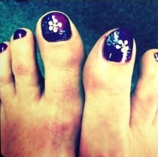 Laura Loomer feet photo 9