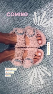 Laura Madrueño feet photo 17