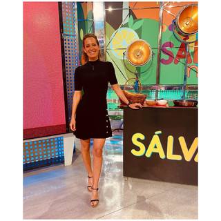 Laura Madrueño feet photo 17