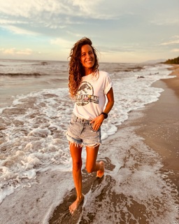 Laura Madrueño feet photo 15