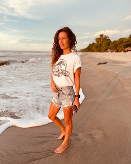 Laura Madrueño feet photo 14