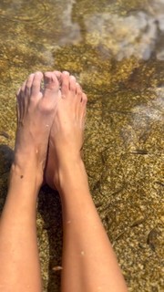 Laura Madrueño feet photo 1
