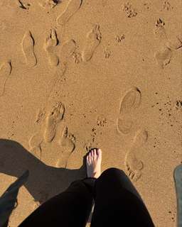 Laura Madrueño feet photo 1