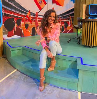 Laura Madrueño feet photo 15