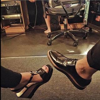 Laura Marano feet photo thumbnail